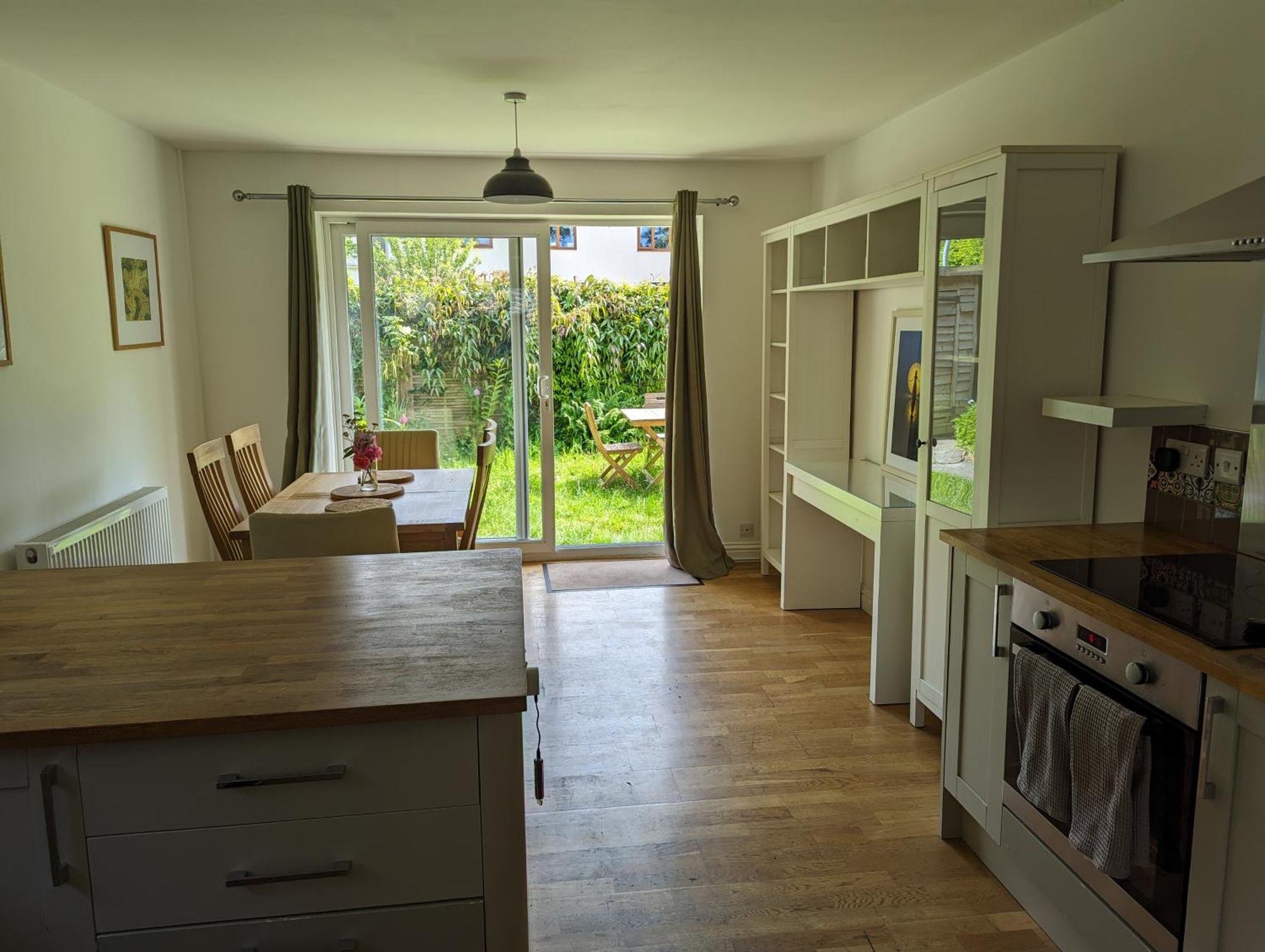 Peaceful Glastonbury Bungalow - Ideally Located Exterior foto