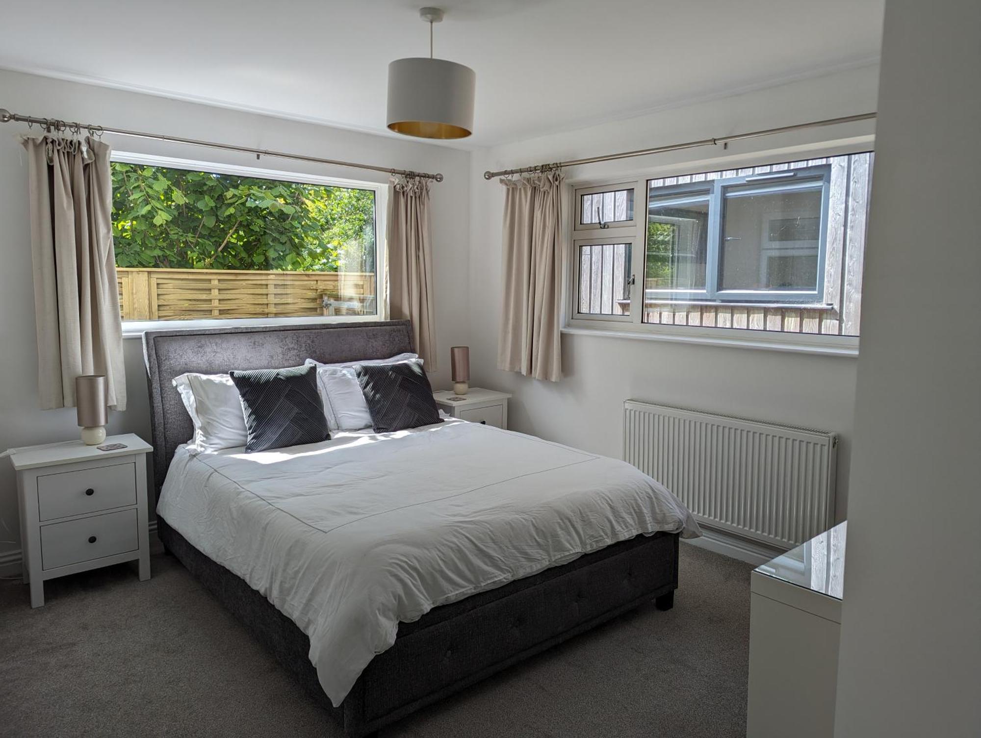 Peaceful Glastonbury Bungalow - Ideally Located Exterior foto