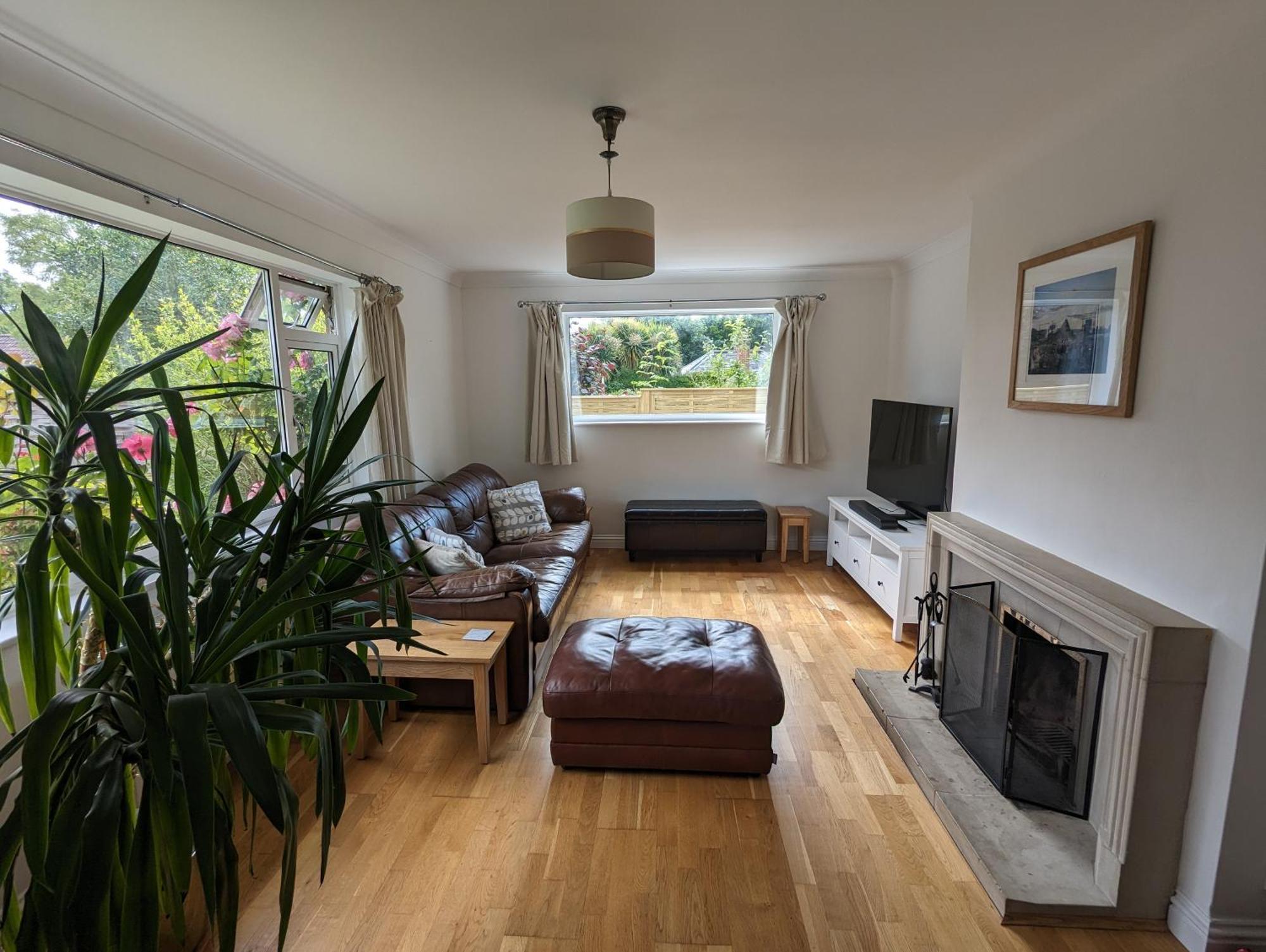 Peaceful Glastonbury Bungalow - Ideally Located Exterior foto