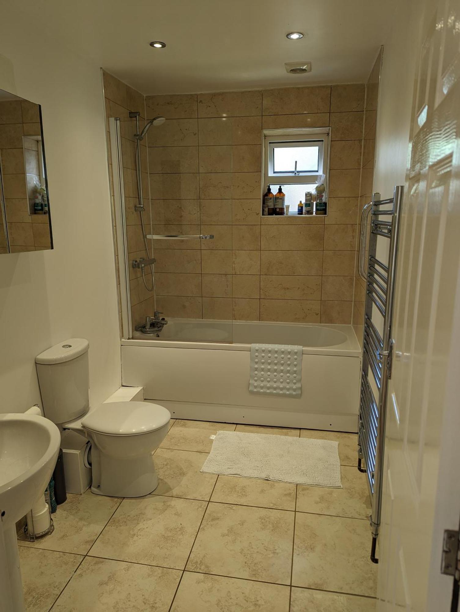 Peaceful Glastonbury Bungalow - Ideally Located Exterior foto